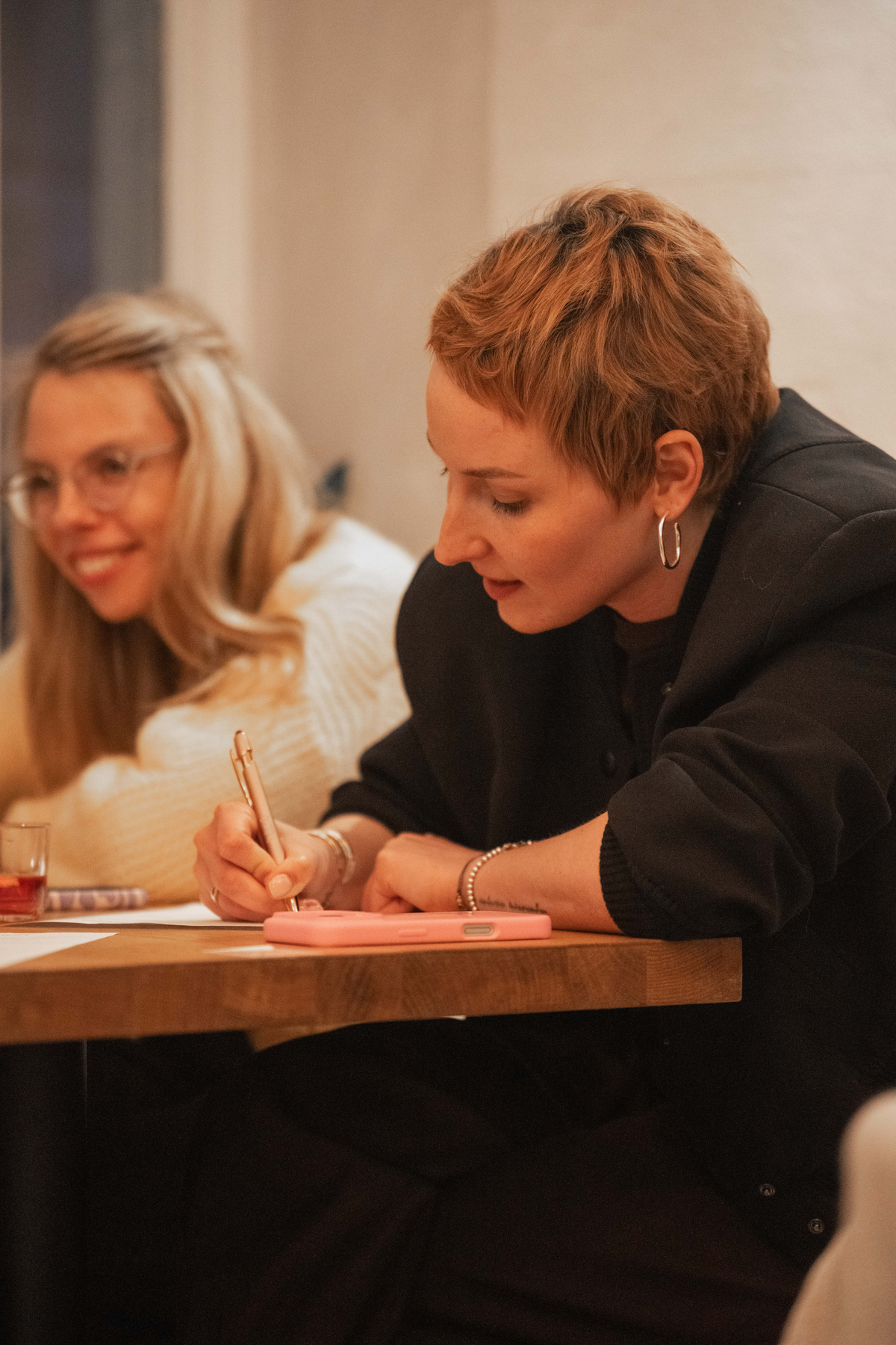 Journaling Event schreibende Teilnehmerinnen